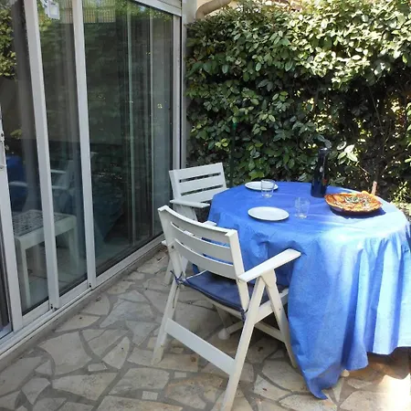 Appt 3 Pieces 42m2 + Terrasse 9m2 Ref 4044 Апартаменты Le Castellas